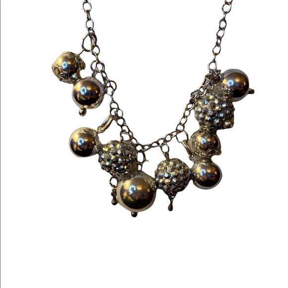 Costume jewelry silver necklace  - Picture 2 of 3